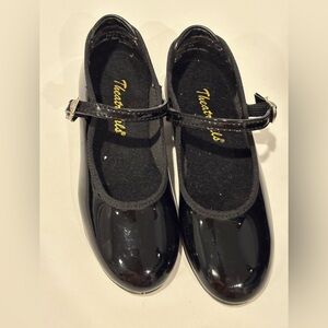 Theatricals Girls Slide Buckle Tap Shoes. Size 10.5